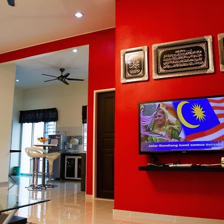 Homestay Hj Esmon Parit Raja Uthm Batu Pahat Zewnętrze zdjęcie
