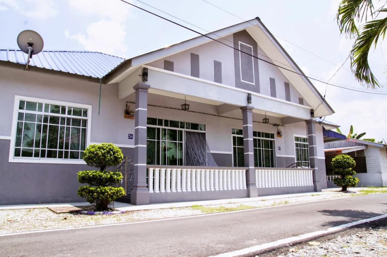 Homestay Hj Esmon Parit Raja Uthm Batu Pahat Zewnętrze zdjęcie