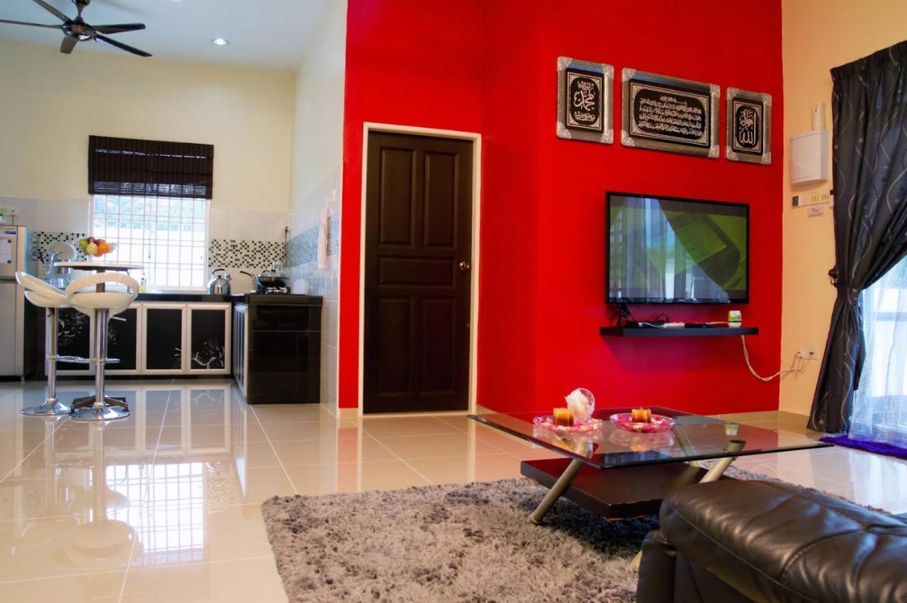 Homestay Hj Esmon Parit Raja Uthm Batu Pahat Zewnętrze zdjęcie
